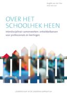 Over het schoolhek heen (Paperback)