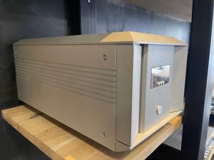 IsoTek Inruiler Genesis EVO3 Zilver met EVO3 Optimum 2m - Powerconditioner