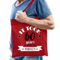 Cadeau tas voor heren - 60 en perfect - rood - katoen - 42 x 38 cm - zestig - shopper - thumbnail