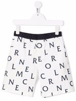 Moncler Enfant short à imprimé monogrammé - Blanc