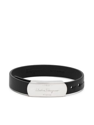 Ferragamo bracelet en cuir à logo gravé - Noir