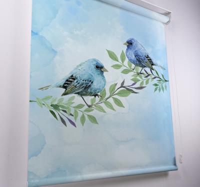 Rolgordijnen woonkamer met blauwe vogels op takken