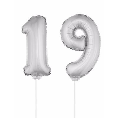 19 jaar leeftijd feestartikelen - versiering cijfers - zilver - ballonnen op stokje - van 41 cm 19 jaar leeftijd feestartikelen - versiering cijfers - zilver - ballonnen op stokje - van 41 cm