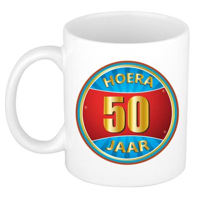 Bellatio Decorations 50 jaar cadeau koffie mok - beker - wit - 300 ml - hoera 50 jaar geworden