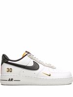 Nike baskets Air Force 1 07 LV8 - Blanc - thumbnail