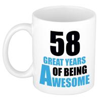 Verjaardag 58 jaar Koffiemok Cadeau - Great years of being awesome - wit/blauw