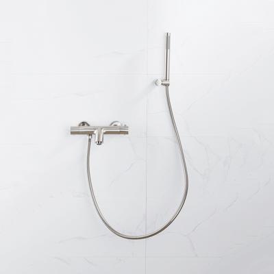 Fortifura Calvi Thermostatische badkraan met staafhanddouche, handdouchehouder en gladde doucheslang Geborsteld RVS PVD (RVS) SW496812/SW720566/SW720222/SW728177