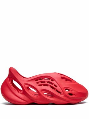 adidas Yeezy baskets YEEZY Foam Runner 'Vermillion' - Rouge