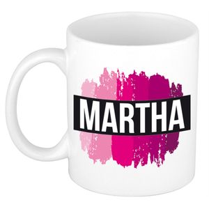 Naam cadeau mok / beker Martha met roze verfstrepen 300 ml