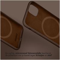 Accezz Liquid Silicone Backcover met MagSafe voor Samsung Galaxy S25 Plus Telefoonhoesje Bruin