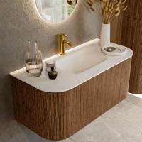 Mondiaz KURVE 100 cm Onderkast Greeploos 1 Lade Met Deuren Walnut, Wastafel Solid Surface MIdden Talc 1 Kraangat Zonder Spiegel (KRVGRU100L+R1L2D1KM-Wal/Tal)