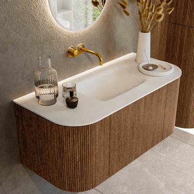 Mondiaz KURVE 100 cm Onderkast Greeploos 1 Lade Met Deuren Walnut, Wastafel Solid Surface MIdden Talc 0 Kraangaten Zonder Spiegel (KRVGRU100L+R1L2D0KM-Wal/Tal)