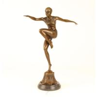 A BRONZE SCULPTURE CALLED CON BRIO A BRONZE SCULPTURE CALLED CON BRIO