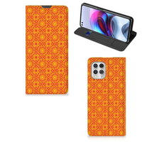 Motorola Moto G100 Hoesje met Magneet Batik Oranje