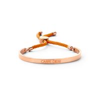 Key Moments 8KM BC0040 Stalen Open Bangle met Tekst en Rope carpe diem Grootte 58x45 mm Rosékleurig / Oranje