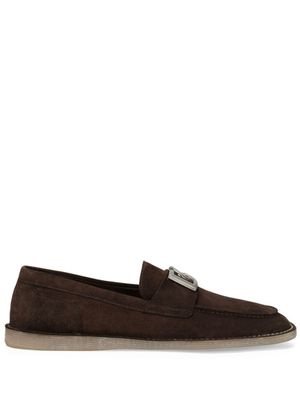 Dolce & Gabbana mocassins en daim à plaque logo - Marron