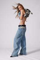 Middelgrote tas met print en gespen - MATERIAL FINISHES - U