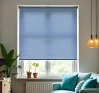 Dun blauw jutemotief rolgordijn woonkamer
